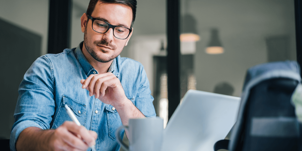 QUATRE COMPÉTENCES NON TECHNIQUES QUE LES NOUVEAUX DIPLÔMÉS DEVRAIENT APPORTER AU TRAVAIL POUR UN JOB ETUDIANT
